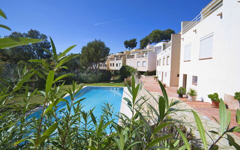 Bernia Golf: Proprietà, Vegetazione, Blu, Casa, Immobiliare, Azzurro, Costruzione, Vacanza, Albero, Zona Residenziale