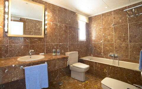 Bernia Golf: Bagno, Camera, Proprietà, Interior Design, Piastrella, Costruzione, Parete, Pavimento, Immobiliare, Idraulico Fixture