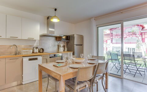 Hossegor 770: Camera, Proprietà, Mobilia, Costruzione, Cucina, Interior Design, Immobiliare, Tavolo, Casa, Pavimento
