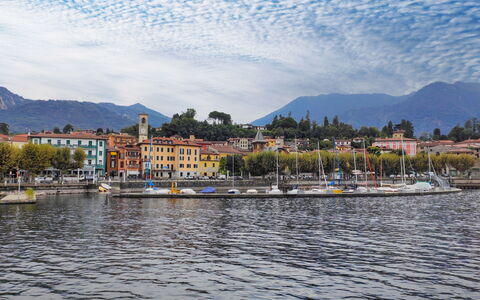 Porto Valtravaglia 105: Nube, Acqua, Cielo, Costruzione, Montagna, Lago, Albero, Casa, Costiera E Morfologie Oceanic, Pianta