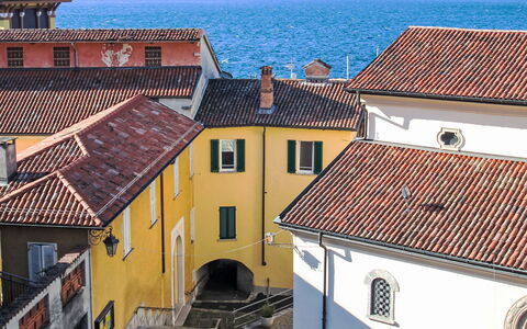 Porto Valtravaglia 105: Tetto, Balcone, Le Scale