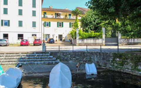 Porto Valtravaglia 105: Acqua, Waterway, Riflessione, Canale, Cittadina, Architettura, Albero, Costruzione, Fiume, Casa