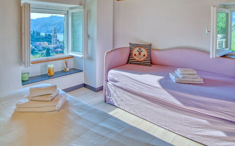 Il Frantoio Del Mesco - Levanto: Legna, Illuminazione, Camera, Interior Design, Letto, Proprietà, Tessile, Parete, Bedding, Camera Da Letto