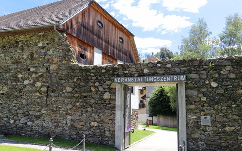 Sachsenburg - Drautal 10: Nube, Cielo, Pianta, Costruzione, Finestra, Lotto, Albero, Villetta, Erba, Casa