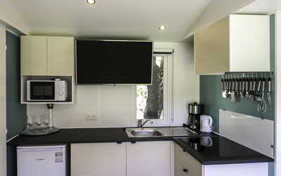Draucamping 10.1: Camera, Controsoffitto, Mobilia, Proprietà, Cabinetry, Cucina, Interior Design, Costruzione, Casa, Casa