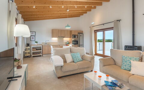 Son Vivot: Divano, Tavolo, Mobilia, Proprietà, Azzurro, Interior Design, Legna, Cuscino, Pavimento
