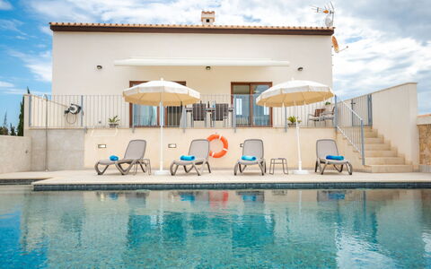 Son Vivot: Acqua, Nube, Cielo, Proprietà, Costruzione, Piscina, Ombrello, Azzurro, Blu, Finestra