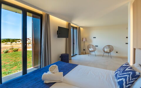 Can Navarro: Camera Da Letto, Camera, Mobilia, Letto, Proprietà, Interior Design, Costruzione, Lenzuolo, Suite, Casa