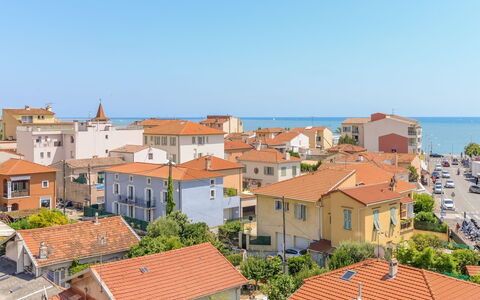 Etoile de Mer: Zona Residenziale, Tetto, Quartiere, Cittadina, Proprietà, Insediamento Umano, Sobborgo, Villaggio, Zona Urbana, Casa