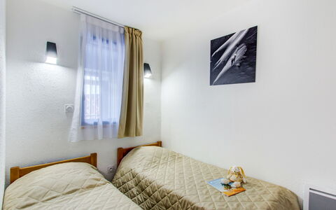 Peyragudes 651: Camera Da Letto, Letto, Camera, Mobilia, Proprietà, Telaio Del Letto, Interior Design, Lenzuolo, Parete, Comfort