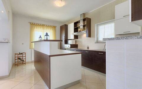 Melian: Cabinetry, Controsoffitto, Mobilia, Costruzione, Cucina, Casa, Legna, Interior Design, Pianta Della Casa