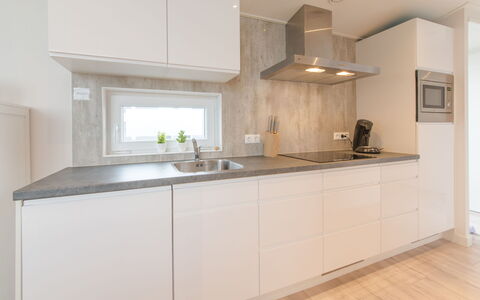 Wemeldinge 220: Cabinetry, Controsoffitto, Lavandino Della Cucina, Lavello, Elettrodomestico Da Cucina, Cucina, Elettrodomestico, Rubinetto, Legna, Cucina Stufa