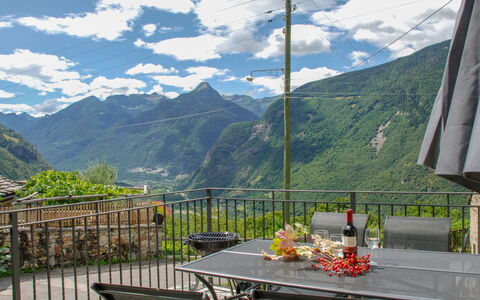 Rustico Ca' Di Garoi: Geografia Montane, Montagna, Catena Montuosa, Proprietà, Hill Station, Cielo, Alpi, Immobiliare, Highland, Casa