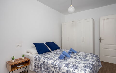 La Dorada: Camera Da Letto, Letto, Camera, Mobilia, Proprietà, Lenzuolo, Telaio Del Letto, Bedding, Pavimento, Parete