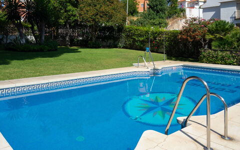 La Dorada: Piscina, Proprietà, Tempo Libero, Immobiliare, Casa, Erba, Costruzione, Albero, Appartamento, Vacanza