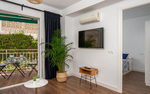 La Dorada: Proprietà, Camera, Verde, Interior Design, Immobiliare, Mobilia, Costruzione, Pavimento, Casa, Pavimento Laminato