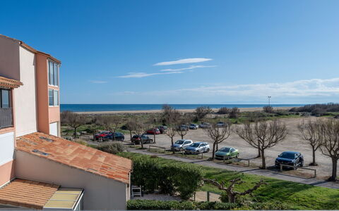 Narbonne-Plage 120: Cielo, Nube, Pianta, Auto, Costruzione, Veicolo, Finestra, Albero, Urban Design, Acqua