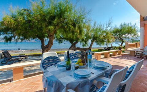 Sa Marina: Cielo, Tavolo, Mobilia, Tavola, Proprietà, Acqua, Pianta, Sedia, Località Balneare, Azzurro