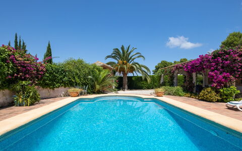 Villa Lander: Piscina, Proprietà, Immobiliare, Ricorrere, Vacanza, Casa, Estate, Costruzione, Tempo Libero, Villa
