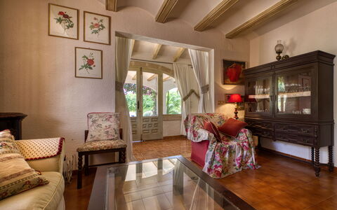 Villa Lander: Camera, Soggiorno, Mobilia, Interior Design, Proprietà, Costruzione, Pavimento, Soffitto, Pavimento In Legno, Tavolo