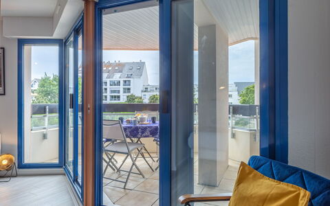 Résidence le Grand Bleu: Porta, Camera, Proprietà, Finestra, Sportello Di Veicolo, Porta A Casa, Costruzione, Giallo, Interior Design, Bicchiere