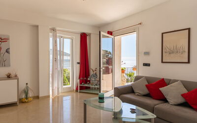 Relax 651.1: Proprietà, Camera, Soggiorno, Interior Design, Mobilia, Costruzione, Soffitto, Immobiliare, Pavimento, Casa