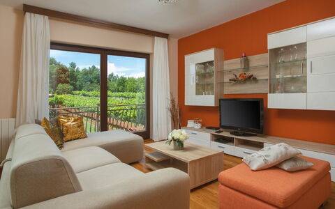 Ana: Camera, Mobilia, Soggiorno, Interior Design, Proprietà, Costruzione, Parete, Immobiliare, Pavimento, Soffitto