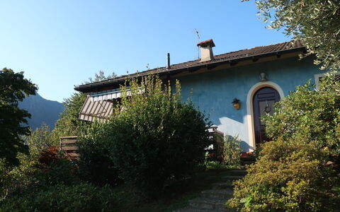 Sulle Colline Casalesi: Pianta, Cielo, Costruzione, Finestra, Paesaggio Naturale, Albero, Vegetazione, Villetta, Casa, Area Rurale