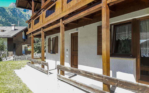 Casa Marmolada: Costruzione, Finestra, Pianta, Legna, Shade, Casa, Pendenza, Zona Residenziale, Raccordo, Facciata