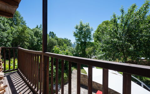 Alexandra: Cielo, Albero, Recinzione, Portico, Legna, Villetta, Immobiliare, Tempo Libero, Costruzione, Paesaggio