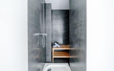 Arenal Boutique Suite 734.3: Pavimentazione, Pavimento, Materiale Composito, Idraulico Fixture, Piastrella, Bagno, Idraulico, Doccia