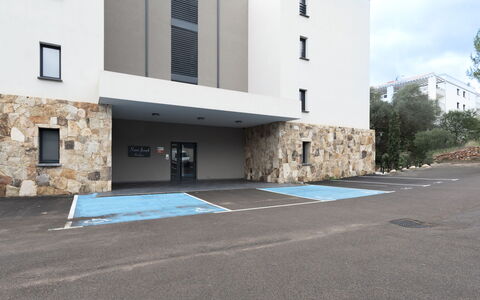 Porto Vecchio 116: Cielo, Pianta, Costruzione, Finestra, Albero, Piscina, Casa, Zona Residenziale, Tempo Libero, Urban Design