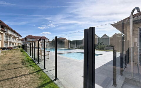 De Haan 280: Zona Residenziale, Materiale Composito, Recinzione, Shade, Illuminazione Diurna, Home Scherma, Balcone, Acciaio, Recinzione