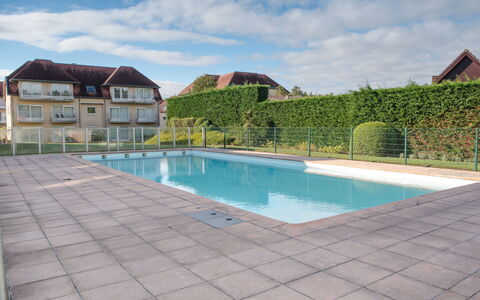 De Haan 280: Acqua, Nube, Cielo, Costruzione, Piscina, Azzurro, Pianta, Corpo D'Acqua, Casa, Albero