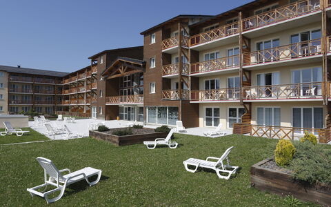 Bolquere 651: Cielo, Costruzione, Proprietà, Finestra, Urban Design, Mobili Da Esterno, Pianta, Erba, Zona Residenziale, Condominio
