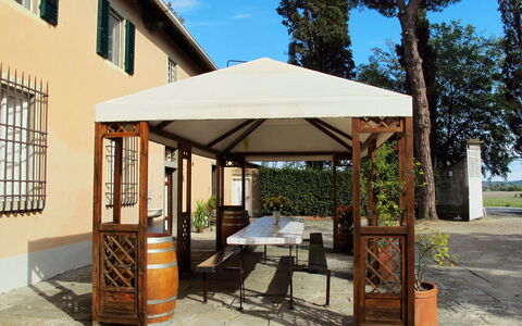 Fattoria di Scaletta: Baldacchino, Padiglione, Proprietà, Shade, Costruzione, Mobilia, Pergola, Gazebo, Tavolo, Tetto