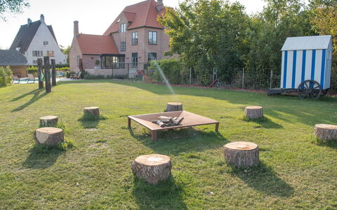 Villa Sas: Proprietà, Erba, Albero, Lotto, Cortile, Casa, Prato, Backyard, Casa, Giardino