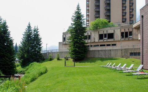 Panorama View 905: Cielo, Pianta, Costruzione, Giorno, Albero, Lotto, Nube, Urban Design, Erba, Finestra