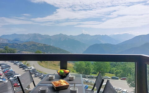 Les Terrasses du Corbier: Montagna, Catena Montuosa, Hill Station, Cresta, Mobili Da Esterno, Sedia, Alpi, Tavolo Esterno, Valle, Balcone