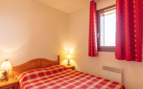 Les Terrasses du Corbier: Proprietà, Mobilia, Finestra, Legna, Arancia, Tessile, Illuminazione, Interior Design