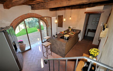 Villa Claudia: Tavolo, Pianta, Pianta Della Casa, Costruzione, Interior Design, Pavimento, Sedia, Divano, Soggiorno, Legna