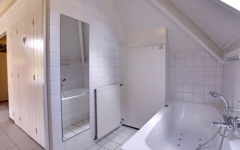 Dalfsen 100: Rubinetto, Idraulico Fixture, Lavello, Bagno, Interior Design, Costruzione, Finestra, Pavimento, Pavimentazione