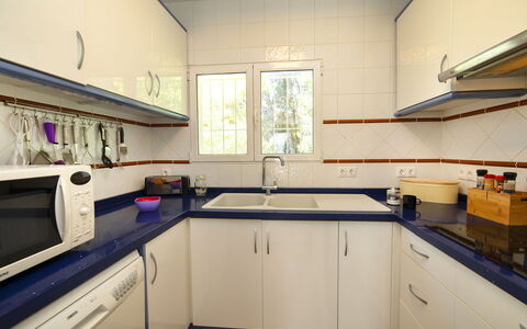 Alexia: Controsoffitto, Proprietà, Cucina, Camera, Cabinetry, Mobilia, Interior Design, Lavello, Costruzione, Casa