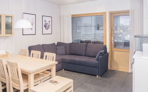 Rukatonttu D 15: Mobilia, Interior Design, Pavimentazione, Pavimento, Divano, Legna, Camera, Soffitto, Soggiorno, Tavolo
