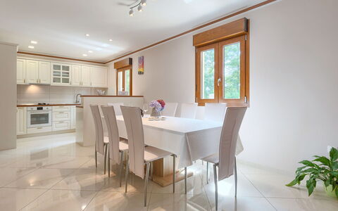 Villa Aniva: Proprietà, Camera, Mobilia, Interior Design, Costruzione, Immobiliare, Soffitto, Pavimento, Casa, Tavolo