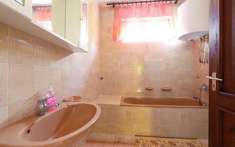 Akazie: Marrone, Idraulico Fixture, Rubinetto, Vasca Da Bagno, Proprietà, Lavello, Costruzione, Bagno, Legna, Viola