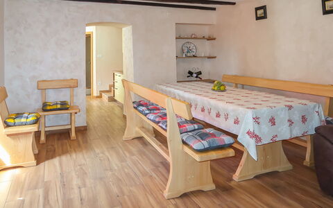 Elija: Camera, Pavimento, Mobilia, Proprietà, Pavimento In Legno, Interior Design, Parete, Tavolo, Pavimentazione, Costruzione