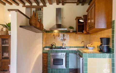 La Vittoria: Camera, Proprietà, Mobilia, Costruzione, Controsoffitto, Cucina, Cabinetry, Interior Design, Casa, Soffitto