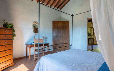 La Vittoria: Camera Da Letto, Camera, Mobilia, Proprietà, Letto, Costruzione, Lenzuolo, Interior Design, Casa, Immobiliare