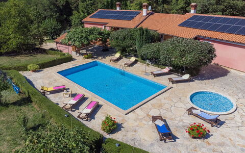 Kristina: Proprietà, Pianta, Acqua, Natura, Piscina, Azzurro, Albero, Lotto, Urban Design, Tempo Libero